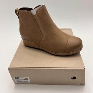 Bacia Women's Mocha Tan Cap Toe Ankle Boots Size 9 Synthetic Leather Low Wedge H